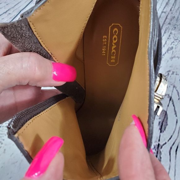 COACH Sondra Semi Matte Calf Ankle Zip Bootie Size 8 Medium Chestnut LIKE NEW! - Picture 9 of 10